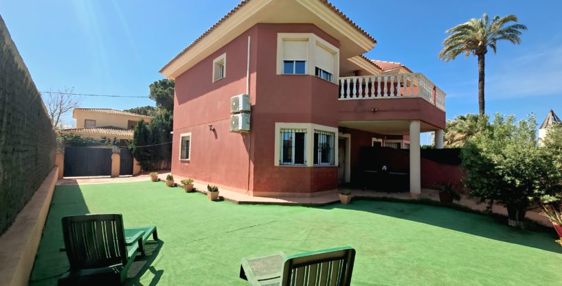Venta de Chalets en LOS URRUTIAS