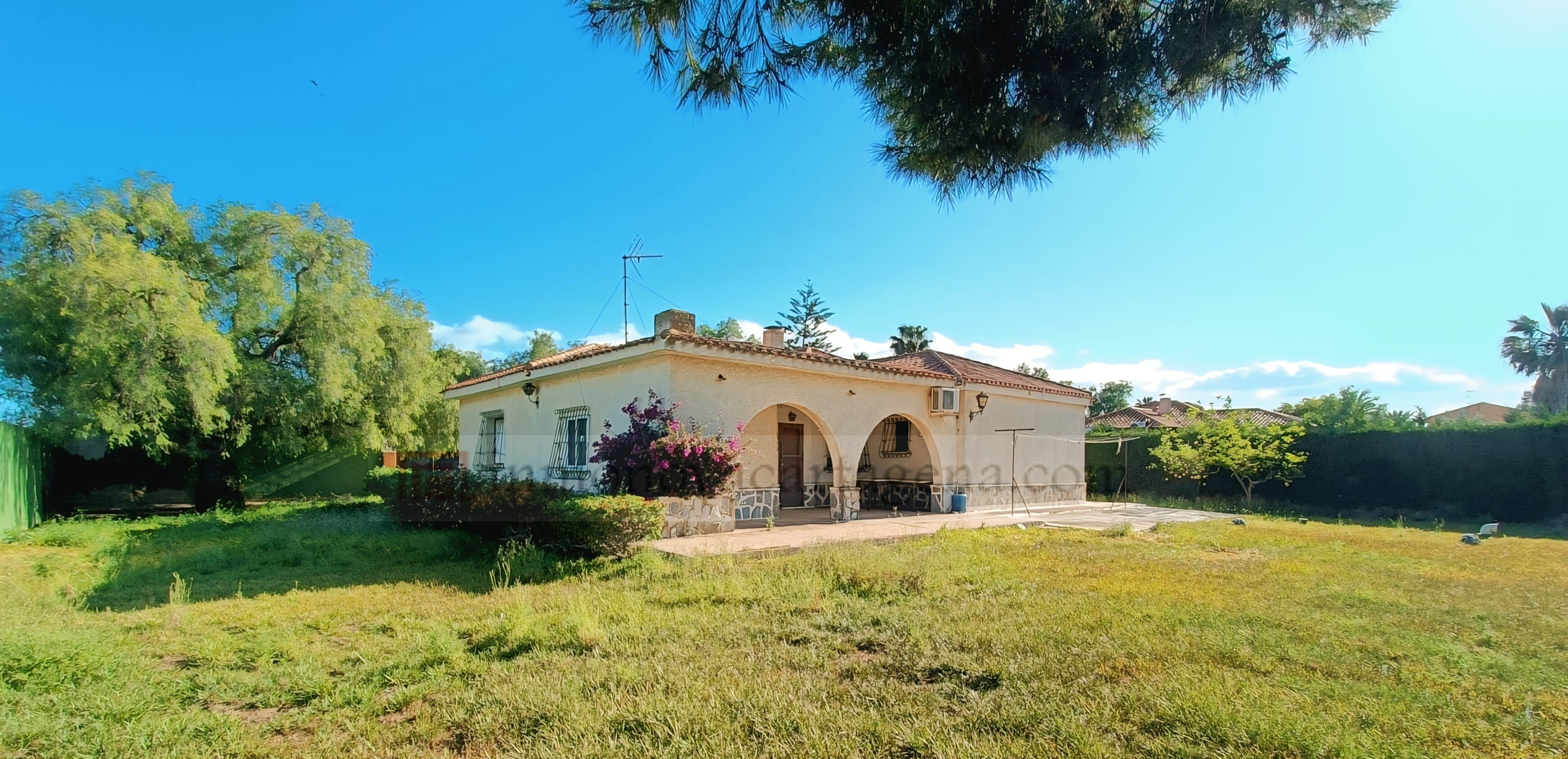 Venta de Chalet en Las Lomas de Pozo Estrecho  Urbanización Privada con Piscina y Zonas Deportivas