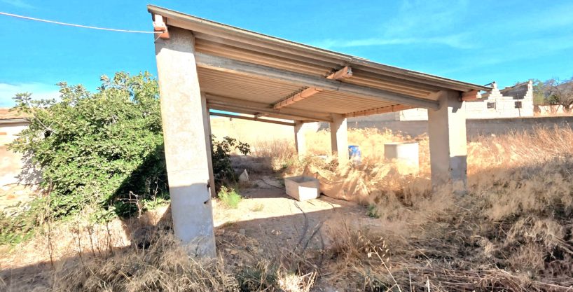 Venta de Nave Agrícola en La Pinilla con Terreno de 8.200 m² para Reformar