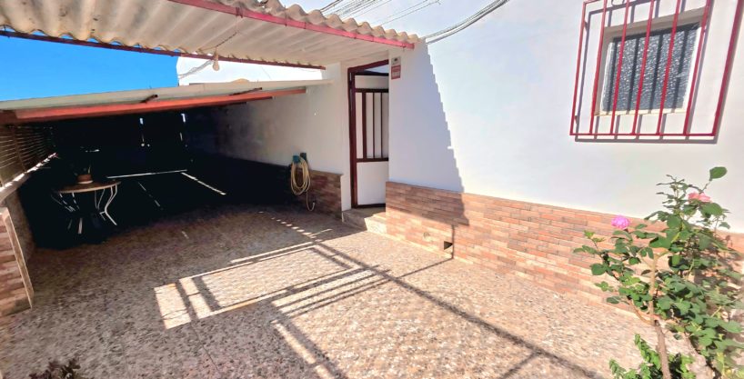 Venta de Planta Baja con Parcela de 143 m² y Fachada a Dos Calles – Gran Oportunidad para Reformar
