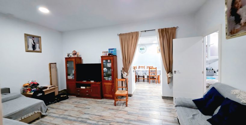 Planta Baja en Venta en San José Obrero | Terraza Transitable y Orientación Sur